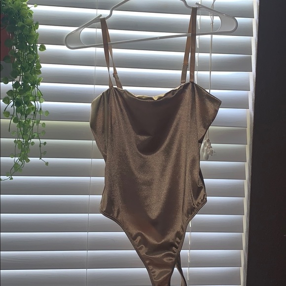 Gold shimmered body suit - Picture 1 of 4